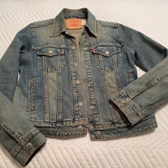 Levi's® Original Trucker Jean Jacket- Medium Wash, Size Medium - Picture 1 of 5